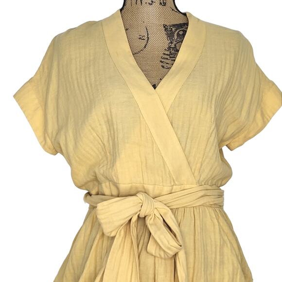 Sundance Hepburn Textured Wrap Surplice Short Sleeve Top Size Medium - Picture 3 of 9